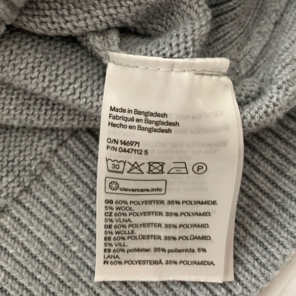 H&M sweater - Picture 2 of 4